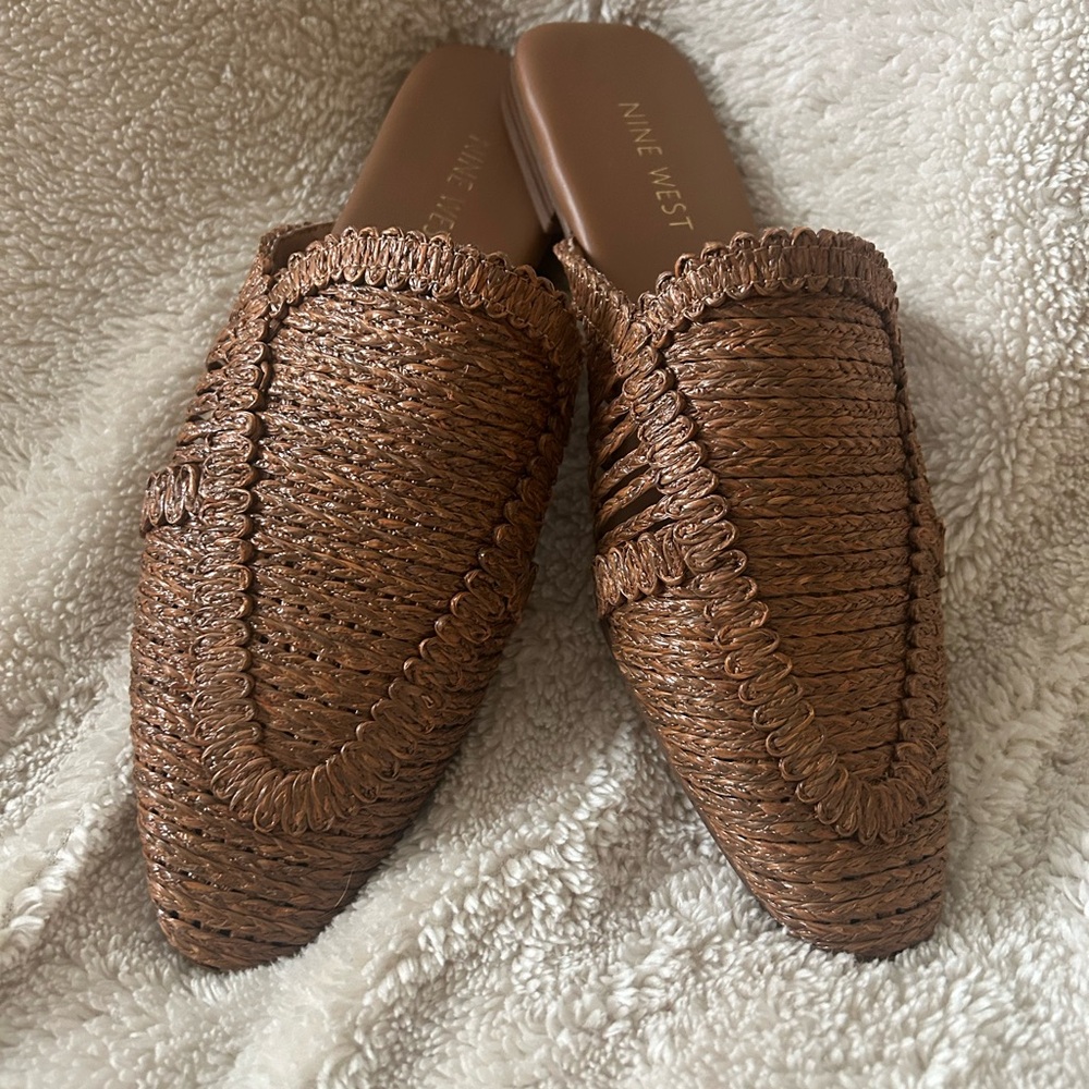 Nine West Cleigha Pointy Toe Mules in Brown Raffia 8 NWOT